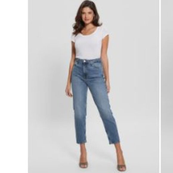 Guess - High Rise Mom Jean in Mid Wash - Size 30 - Picture 1 of 11